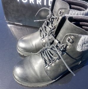 Black torrid motto boots